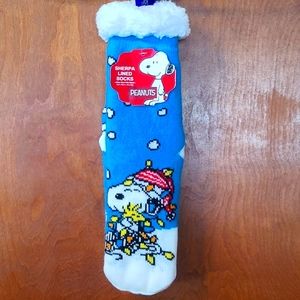 SNOOPY PEANUTS SHERPA LINED SOCKS NEW